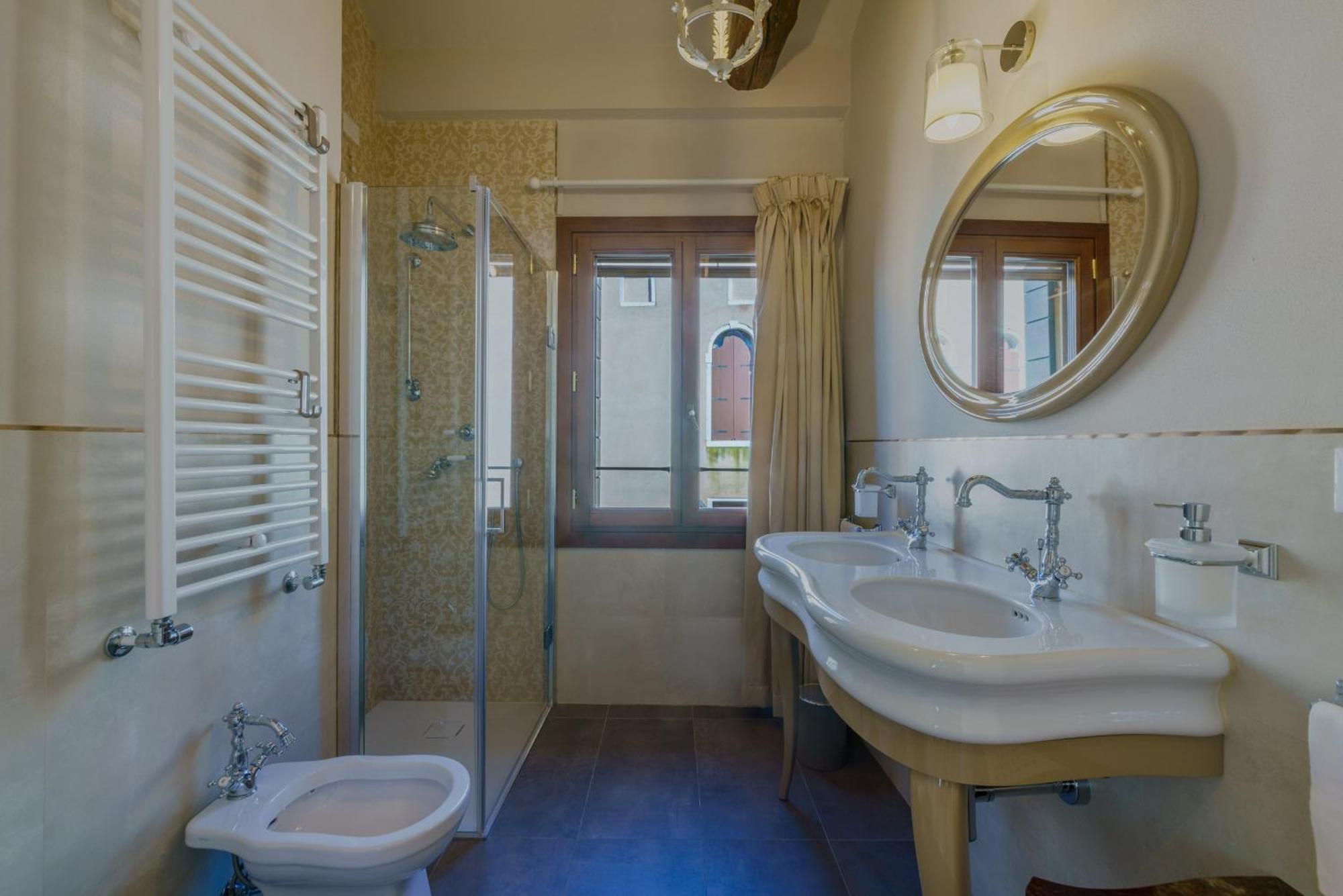 Casa Virginia Direct At The Canal Cannaregio With Own Roof Terrace Венеция Экстерьер фото