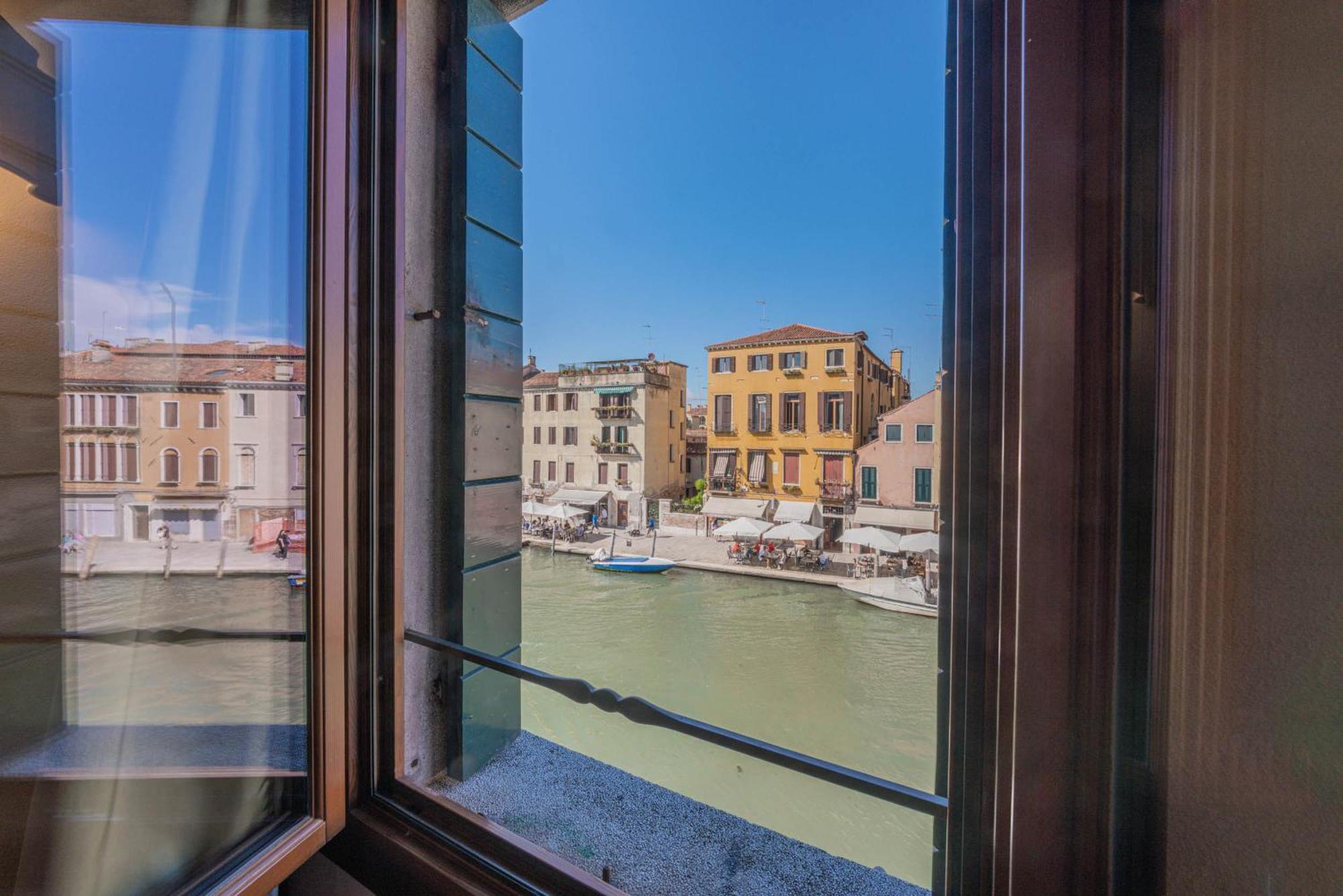 Casa Virginia Direct At The Canal Cannaregio With Own Roof Terrace Венеция Экстерьер фото