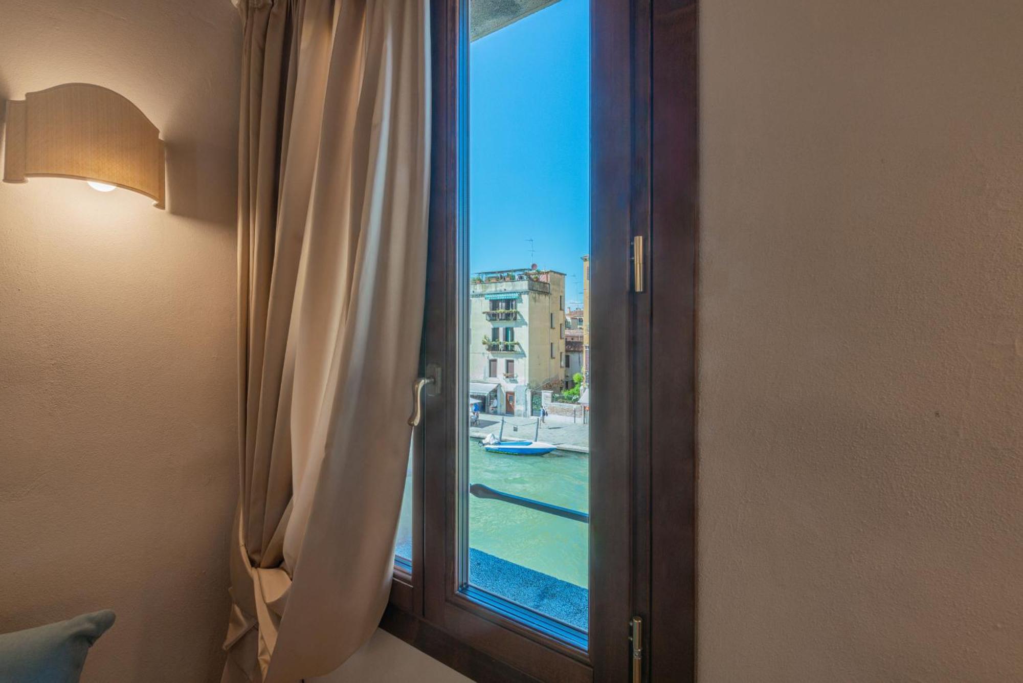 Casa Virginia Direct At The Canal Cannaregio With Own Roof Terrace Венеция Экстерьер фото